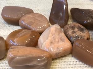 Moonstone - Peach / Beige - 10g to 15g Tumbled Stone (Selected) 