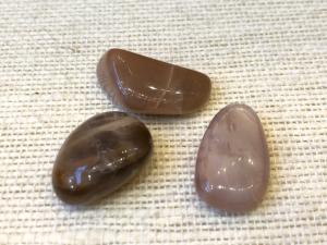 Moonstone - Peach / Beige - up to 6g Tumbled Stone (Selected) 