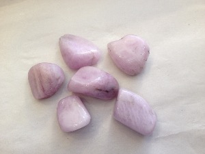 Kunzite - white-pink - Tumbled Stone