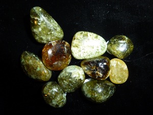 Garnet - Green - 1cm Tumbled Stone (Selected)