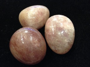 Quartz - Raspberry - Tumbled Stone