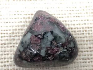 Eudialyte, Boxed Tumbled Stone (Ref TB79)