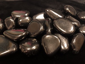 Shungite - 2 to 3cm Tumbled Stone - Weight 6g to 9g