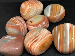 Agate - Banded - 2-3 cm Tumbled Stone.