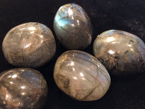 Labradorite - 2 to 3 cm - 30g to 45g Polished Pebble