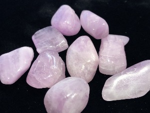Kunzite - Violet Pink - 4 to 6g Tumbled Stone