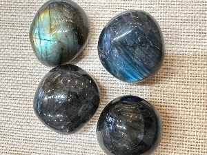 Labradorite - 2 to 3 cm - 30g to 45g Polished Pebble Selected