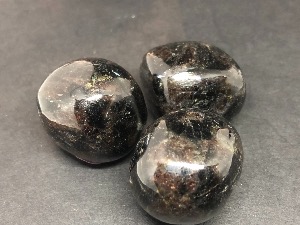 Arfvedsonite - 2.5 cm Tumbled Stone. 