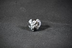 Snowflake Obsidian Heart (REF:SOH4)