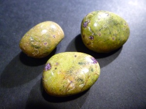 Atlantisite  - Serpentine and Stichtite - Tumbled stone