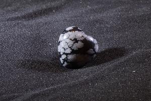 Snowflake Obsidian Heart (REF:SOH2)