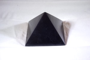 Shungite Pyramid Grade 2 (Size 4 cm) (No.26)