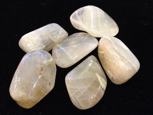 Moonstone - Cream - Tumbled Stone (Selected)