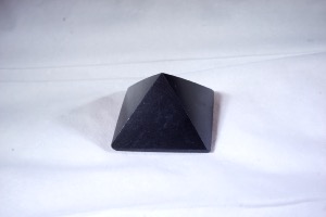Shungite Pyramid, Grade 2 (Size 2.5 cm) (No.22)