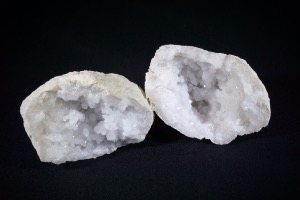 Quartz Small Geode from Morocco (No.341)