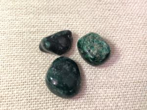 Emerald - 2 to 2.5cm Tumbled Stone (Selected)       