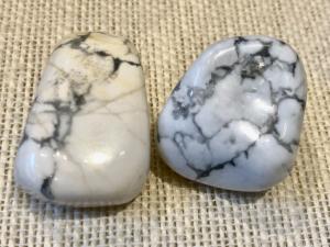 Howlite - 19g to 28g White Tumbled Stone  (Selected). 