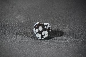 Snowflake Obsidian Heart (REF:SOH6)