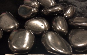 Shungite - 2 to 3cm Tumbled Stone - Weight 9g to 12g