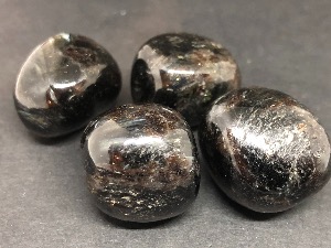 Arfvedsonite - 1 to 2 cmcm Tumbled Stone. 