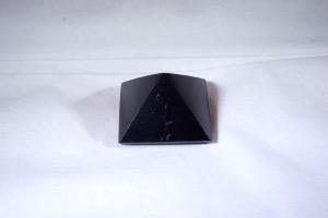 Shungite Pyramid GRADE 2 (Size 2.5 cm) (No.23)