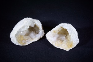 Quartz Small Geode from Morocco (No.343)