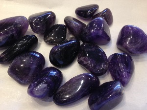 Amethyst - Dark  colour 'AA' Grade -  8 - 17g Tumbled Stone (Selected)