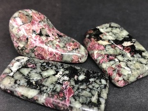 Eudialyte - 1.5cm x 3cm Tumbled Stone.