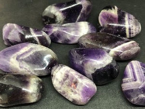 Amethyst - Chevron - 13-18g, 3 to 4 cm Tumbled Stone.(Selected)