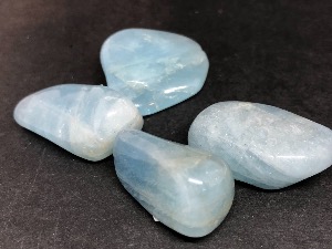 Beryl - Blue - Aquamarine - 2 cm Tumbled Stone.