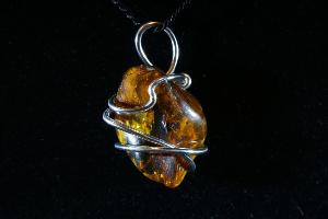 Hand Wired Amber Pendant (REF:AHWP54)