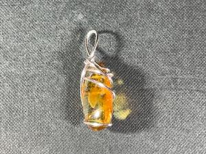 Hand Wired Pendant Amber with Insect, Baltic (REF:AMB8)