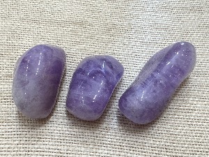 Amethyst - Lavender colour - 20 - 30g Tumbled Stone. (Selected)