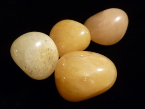 Quartz - Golden Himalayan - 2 to 3 cm Tumbled