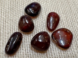 Garnet-Cinnamon-Hessenite-up to 5g Tumbled (Selected)