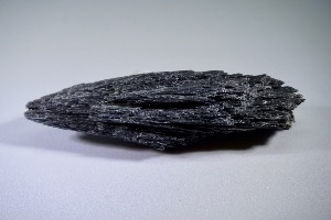 Kyanite - Black (No.73)