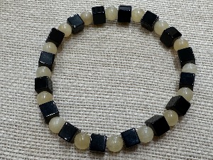 Jade - Honey Jade and Black Onyx- Elasticated 20cm Bracelet (SHMB2597) 